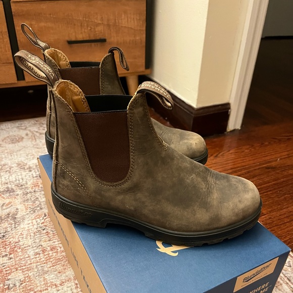 SOLD Blundstone Chelsea boots #585 in rustic brown - Picture 3 of 7
